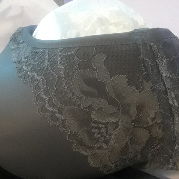 38DD fenty x bras - Picture 2 of 3